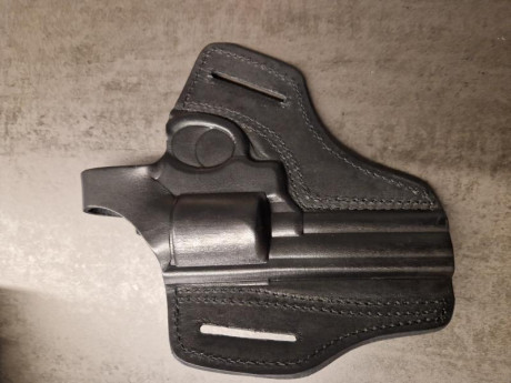 Funda revólver cuero negro equivalente a Smith and Wesson 686 nuevo a estrenar, totalmente nueva. 
Interior 00