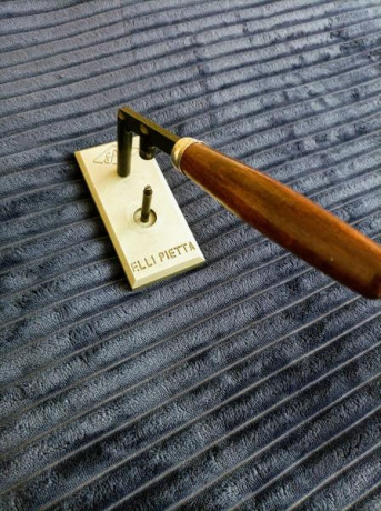 Culatín, comprado no hace mucho en Trelles: 140€ incluido el envío.
Funda de transporte artesanal de buen 02