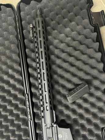 Hola a todos.

Pongo en venta este rifle  Schmeisser AR15-9 en calibre 9 parabellum. 
En un estado impecable 11