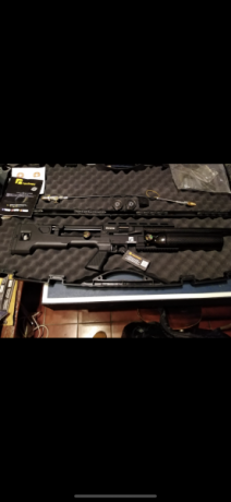 Saludos buena gente del foro. un buen amigo mio vende una carabina Retimex Throne, calibre 5,5 de 24 julios. 10