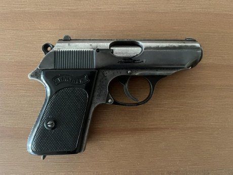 Se vende Walther Ppk calibre 9 corto /380 , fabricada en Alemania 
Un cargador 
Funciona perfectamente 00