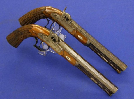 Voy a colocar unas fotos de un arma larga alemana de llave de mecha del siglo XVI. 32