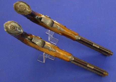 Voy a colocar unas fotos de un arma larga alemana de llave de mecha del siglo XVI. 42