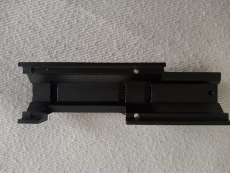 Se vende raíl para instalación de ópticas en un CETME, HK MP5 o clones. Según en qué sentido se coloca, 11