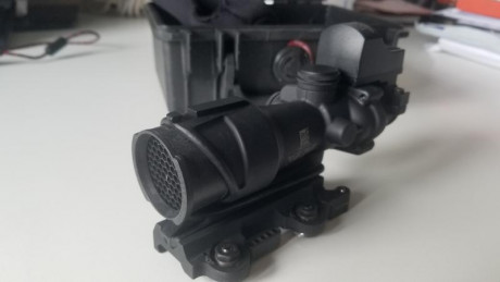Buenas tardes, pongo a la venta un Trijicon ACOG TA01NSN con su correspondiente red dot en montura LaRue 01