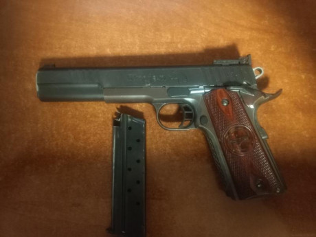 Vendo  sti trojan 6 pulgadas 9 mm por 700 eu mas portes el arma se encuentra en valencia 01