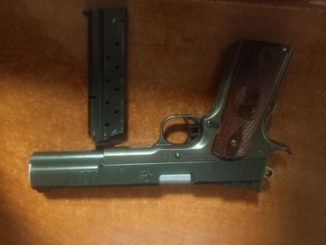 Vendo  sti trojan 6 pulgadas 9 mm por 700 eu mas portes el arma se encuentra en valencia 00