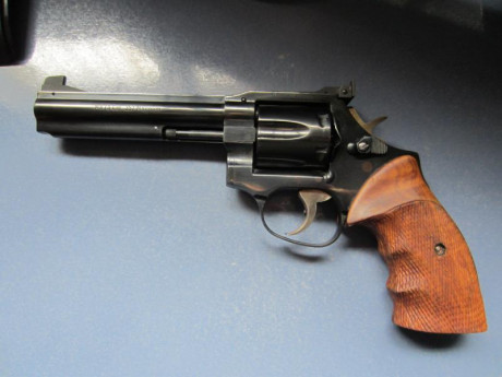 Como digo en el asunto vendo estas armas por cambio de disciplina. En principio para no hacer grande el 00