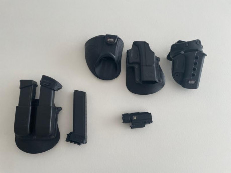 Hola, vendo varios accesorios todo en un solo lote,
3 Fundas, 1 de extraccion rapida, una para llevar 00