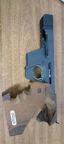 Buenas ,vendo reliquia walther OSP 2000 .22 corto ,dos cargadores y maletín .
250 e 00