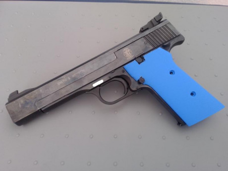 Cachas delgadas de zurdo en 3D para pistola S&W Model 41 , 
Las cachas con los dos pasadores y tuercas 01