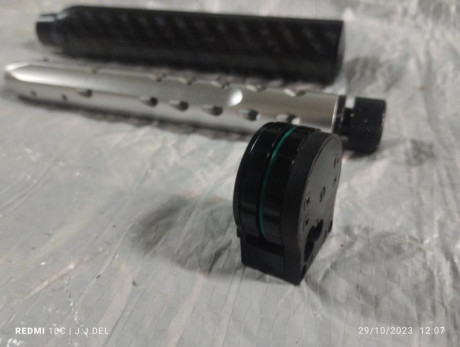 Pues haciendo limpieza pongo a la venta estos tres accesorios de una Daystate mk3
-  Silenciador de carbono. 12