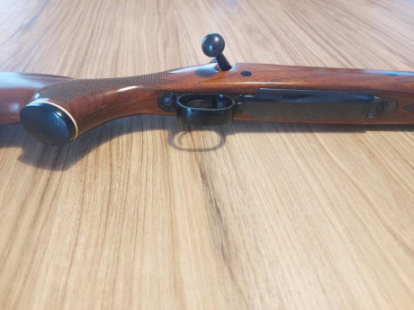 Rifle de cerrojo Winchester 70 en calibre 7mm remington magnum.

Buen estado general como se puede ver 10