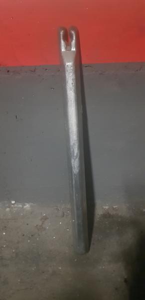 Hola compañeros, por dejar la fundición, vendo un lingote de Linotipia de 8 kilos 60 euros mas portes. 00