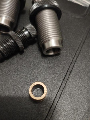 Vendo Body Die y Die de Cuello con Bushing Redding de titanio intercambiable en medida .337. Está todo 00
