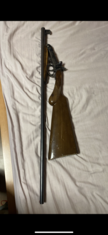 Me pide un amigo que le ponga en venta su escopeta Paralela de perrillos marca Pakermy del calibre 410 10