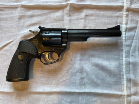Buenas noches,

Vendo revolver Astra calibre 357 magnum en buen estado y muy preciso. 
Se puede ver y 02