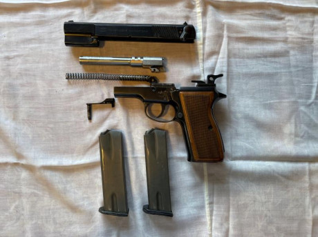 Buenas noches,
Vendo esta pistola Mauser 90DA calibre 9 mm Parabellum, evolución de la mítica Browning 01