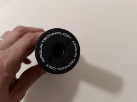 Vendo moderador de sonido AGT. Diametro de 38mm y longitud de 150mm. Rosca universal, 1/2 UNF. Calibre 02