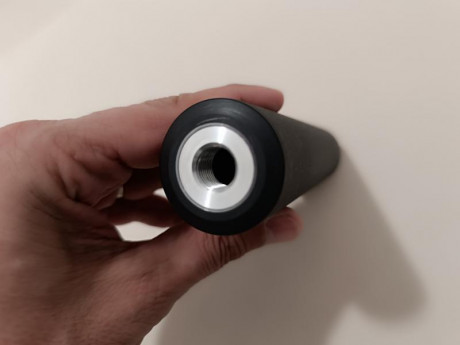 Vendo moderador de sonido AGT. Diametro de 38mm y longitud de 150mm. Rosca universal, 1/2 UNF. Calibre 00