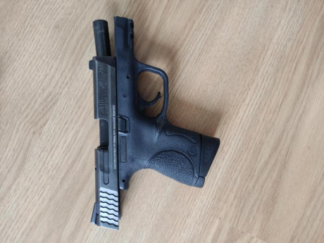 vendo mi arma personal, guiada en A, en buen estado.
Se trata de una S&W MP9 Compact (cañón de 3.5").
Se 01