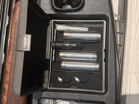 Vendo escopeta superpuesta Browning B725 Sporter, del calibre 12 y cañón de 76cm, con gatillo regulable, 12