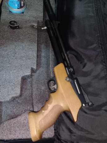 Compañero del club vende pistola pcp Diana Bandit calibre 4,5. Se puede ver en Valencia. El precio es 01