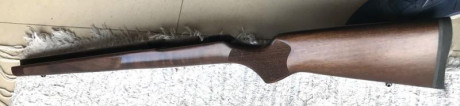Se ofrece una culata de madera de nogal lacada  Nueva, de una CZ 457 Varmint , le vale para cualquier 12