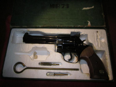 Hola.
Vendo revolver Manhurin calibre 38 / 357 Magnun.
Está practicamente nuevo, está en su estado original,empuñadura,caja 01