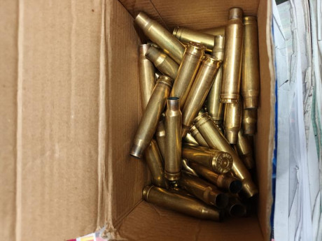 tengo 35 vainas Hornady 
7 mas de norma
12 mas de F.C.
Nuevas de un solo tiro todas por 50 euros portes 00