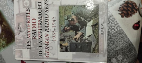 Vendo Libros uniformes alemanes WW2 , en Español, inglés y alemán,seminuevos, desde 20€ interesados más 82