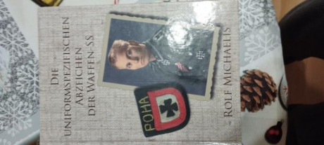 Vendo Libros uniformes alemanes WW2 , en Español, inglés y alemán,seminuevos, desde 20€ interesados más 80