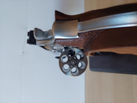 Hola,

Vendo revolver Smith & Wesson 686-3 6"
Perfecto estado poco uso. Con cacha original y 00