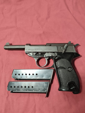 Buenas compañeros, se vende esta magnífica pistola, Walther P38 de 9mm.

Viene con dos cargadores y una 01