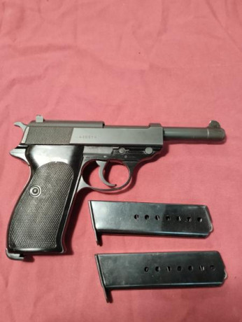 Buenas compañeros, se vende esta magnífica pistola, Walther P38 de 9mm.

Viene con dos cargadores y una 00