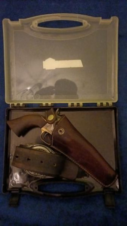 se vende uberti calibre 36 con funda , esta usado pero funciona perfectamente 200 e puesto la intervencion 12