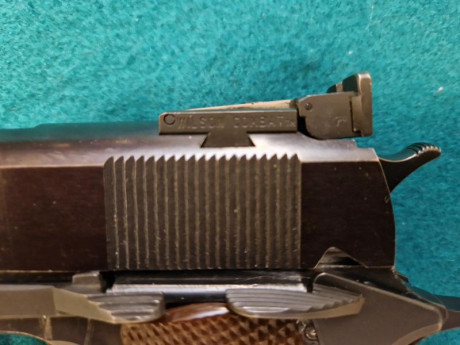 Norinco A 1 del 45 ACP , mejorada.

Alza Wilson Combat y punto de mira, super ajustada.

Muy precisa.

El 01