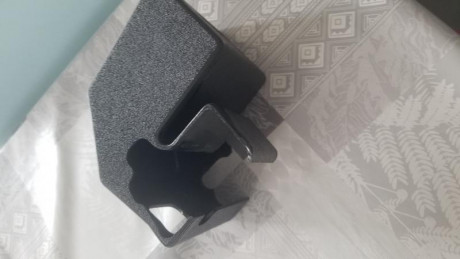 Un compañero pone en venta un caza vainas para el fusil Garand M1, valido tanto para el calibre 30-06 02