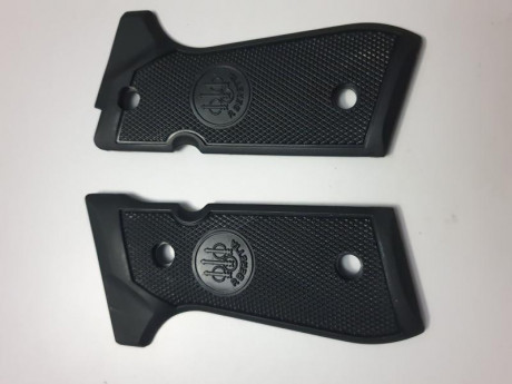 Buenas:

Vendo Beretta 92 F pavonada en negro con maletín original reforzado (Le he puesto bisagra y cierres 22