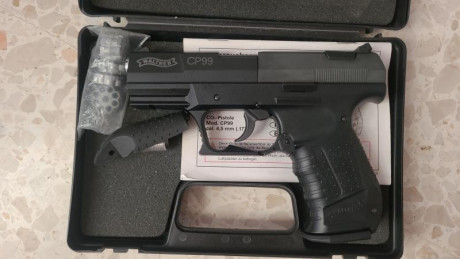 Se vende esta magnifica pistola de co2 con muchos cargadores y rosca para silenciador precio 90 euros 00