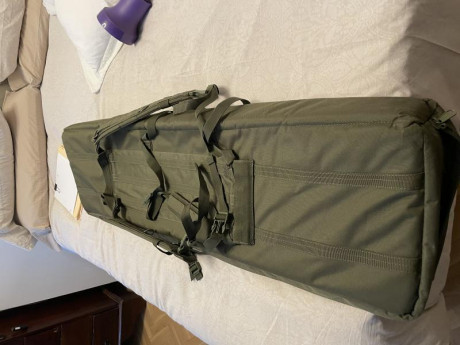 Funda de rifle mi acolchada para portar con comidas dos armas apenas usada 60€ 
Por el volumen mejor en 00