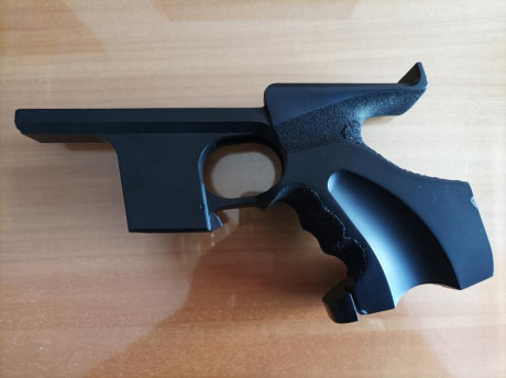 Buenas a todos.
Vendo armazón de pistola Hammerli SP 20 RRS en perfectas condiciones.
Talla L
Precio 120€ 01