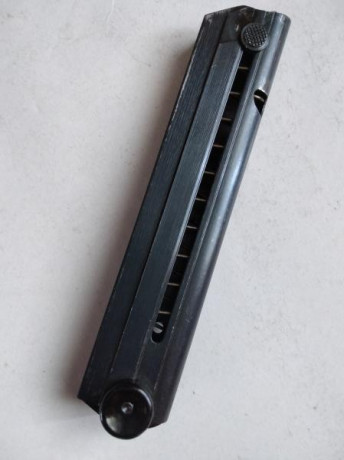 Hola, estoy buscando un cargador o varios del mismo tipo , de la Luger P08 
de carcasa mecanizada , tacon 00