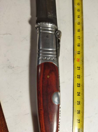 Mango de madera noble acero de calidad de las mejores tiene marcas en la hoja de rayaduras pero es impresionante
Vendida 111