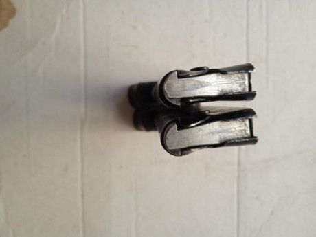 Vendo dos  cargadores para pistola Astra ts cal 22lr. poco usados, muy bien estado.
Un cargador 50 €, 00