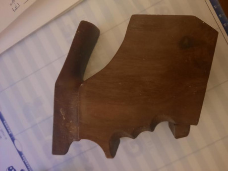 Busco una cacha derecha en talla M o L 
Tengo una S por si alguien está interesado. 02
