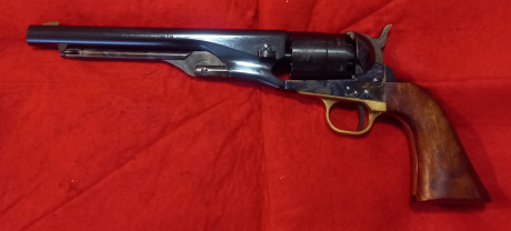 -Hola,
un amigo de Sevilla pone a la venta estos dos revolver de avancarga por enfermedad.
Están a estrenar, 02