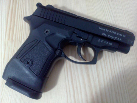 Hola. Tengo un amigo que me ha dicho que le busque una pistola de fogueo de entrenamiento para adiestrar 50