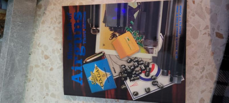 EL FAMOSO LIBRO AZUL donde encontraras miles de carabinas fabricadas por todo el mundo rarezas que jamas 02