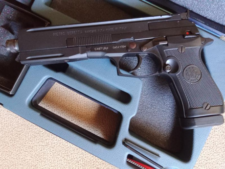 Se vende pistola Beretta 87 Target Calibre .22 LR con rosca  . El arma se encuentra en Valencia y su precio 01